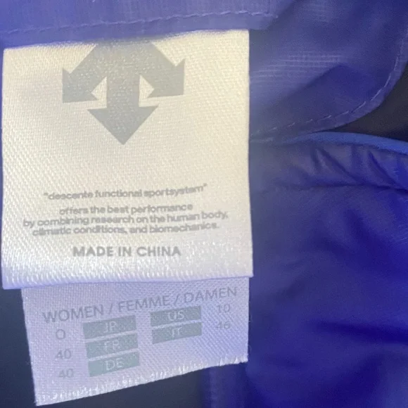 Descente NWOT Puffer Vest Women Size 10 Perfect for Skiing or Layers - Picture 6 of 8